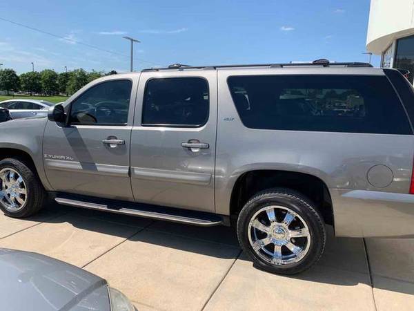 2008 GMC Yukon XL 1500 - Financing Available! - cars & trucks - by... for sale in Topeka, KS – photo 4