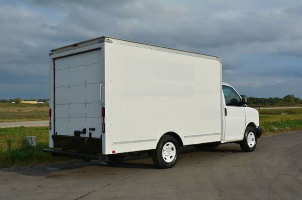 2012 GMC 3500 12ft Box Truck for sale in Peoria, IL – photo 8
