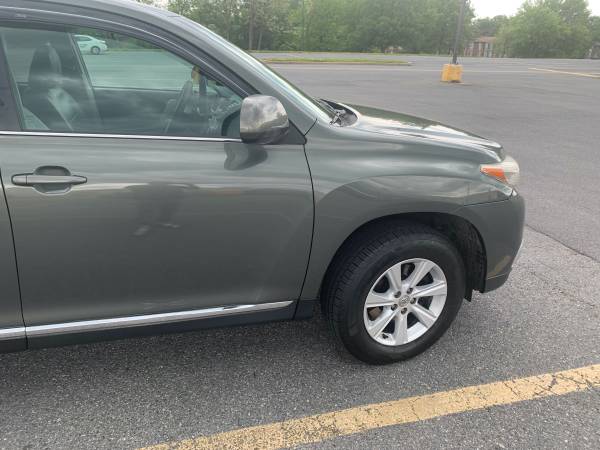 MINT CONDITION Toyota Highlander for sale in Burtonsville, District Of Columbia – photo 3