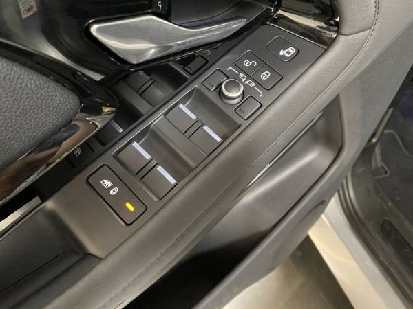 2020 Land Rover Range Rover Evoque SE Panoramic Roof & Heated Seats... for sale in Portland, OR – photo 11