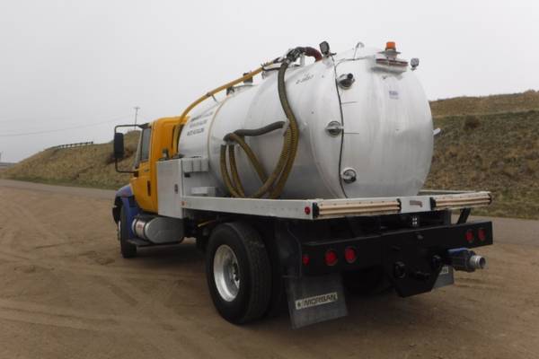 2011 International 4300 Septic Truck - - by dealer for sale in Craig, CO – photo 2