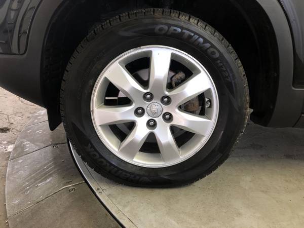 2011 Kia Sorento All Wheel Drive, Very clean, Guaranteed Approval!! for sale in Bedford, OH – photo 2