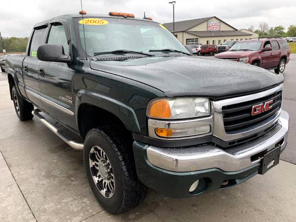 2005 GMC Sierra 2500HD 4WD Crew Cab 153 7 - - by for sale in Chesaning, MI – photo 3