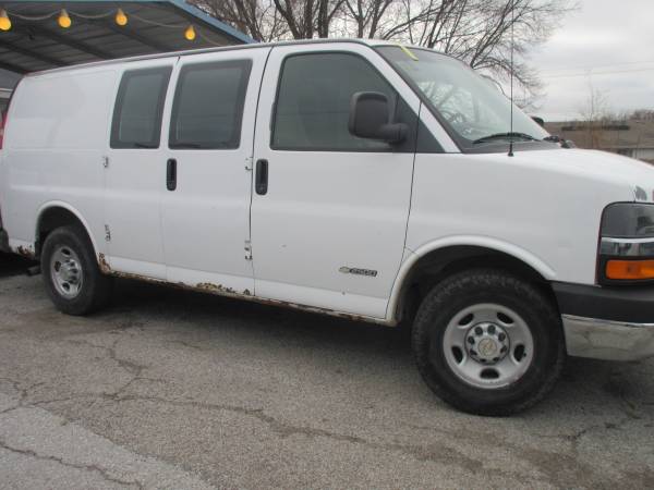 2005 Chevy Express Cab Van #10 - cars & trucks - by dealer - vehicle... for sale in Omaha, NE – photo 3