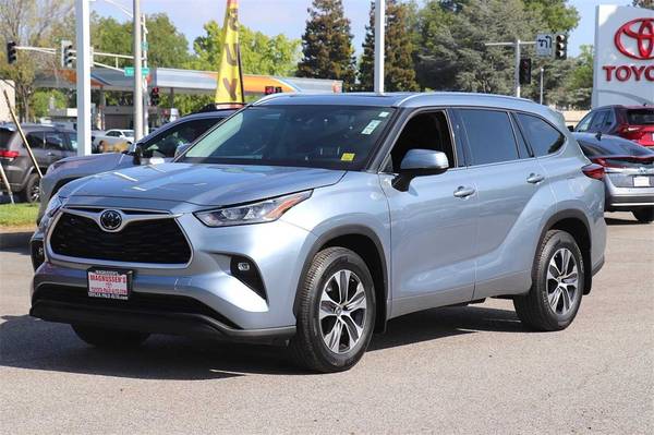 2020 Toyota Highlander XLE suv Gray - - by dealer for sale in Palo Alto, CA – photo 11