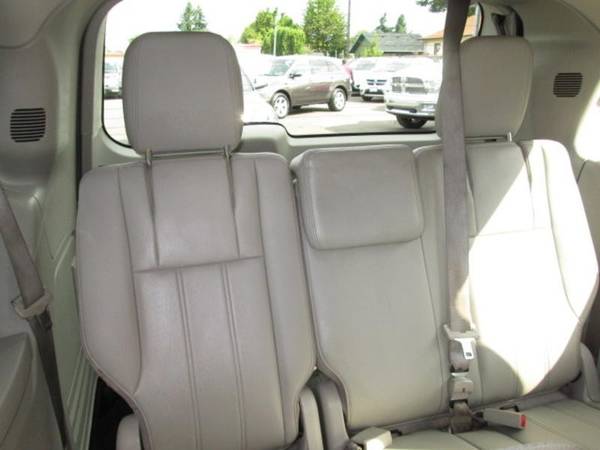 2013 Chrysler Town & Country Touring Minivan 4D Cars and Trucks for sale in Portland, OR – photo 9