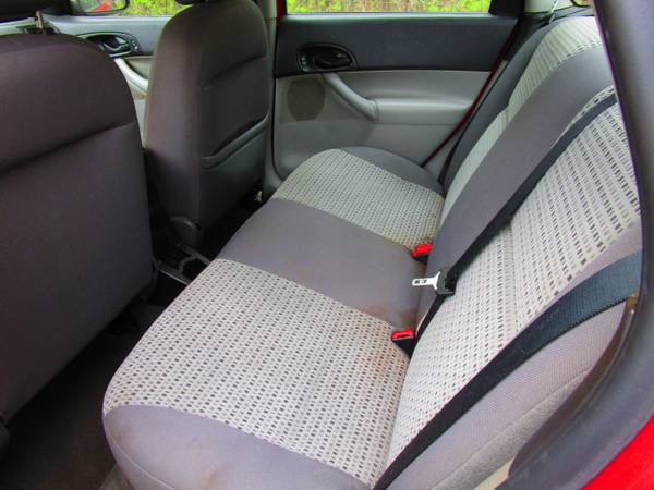 2007 Ford Focus 4dr Sdn SE - - by dealer - vehicle for sale in Lino Lakes, MN – photo 9