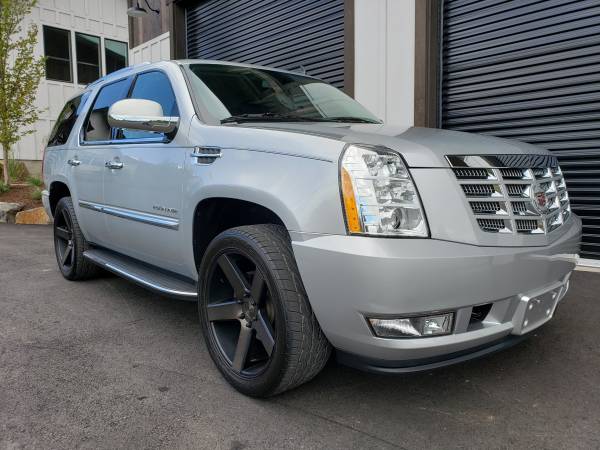 2012 Cadillac Escalade AWD - ONLY 26k Miles!!!!! for sale in Portland, WA – photo 2