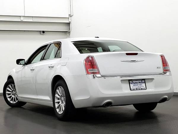 2014 Chrysler 300-Series 4dr Sdn RWD - - by for sale in WAUKEGAN, IL – photo 3