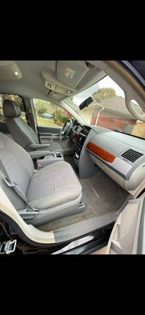 2008 Chrysler town & country - cars & trucks - by owner - vehicle... for sale in Round Rock, TX – photo 7