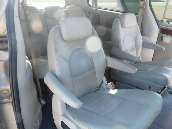 2005 Chrysler Town&Country - cars & trucks - by dealer - vehicle... for sale in Topeka, KS – photo 11