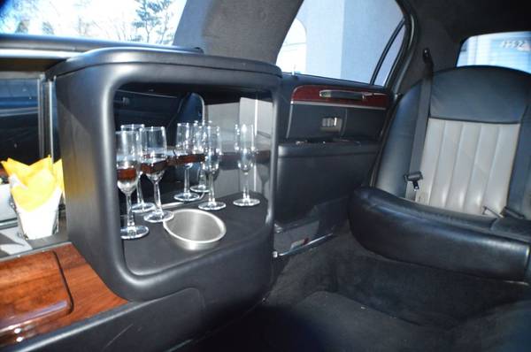 2003 Lincoln Town Car 4dr Sdn Executive w/Limousine Pkg for sale in Smyrna, DE – photo 10