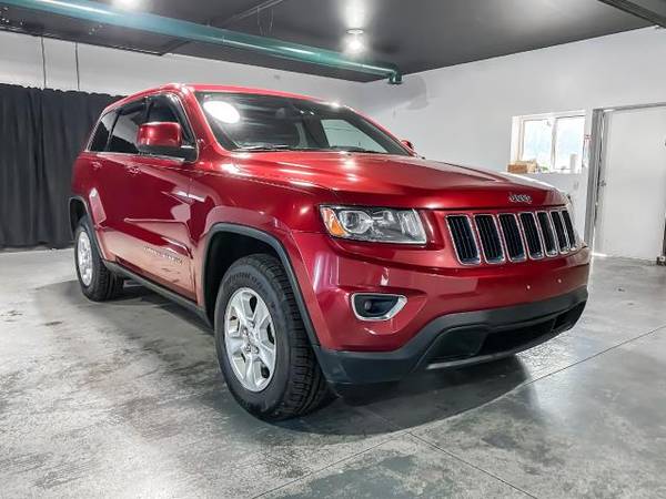 2014 Jeep Grand Cherokee 4WD 4dr Laredo - cars & trucks - by dealer... for sale in Ontario, NY – photo 2