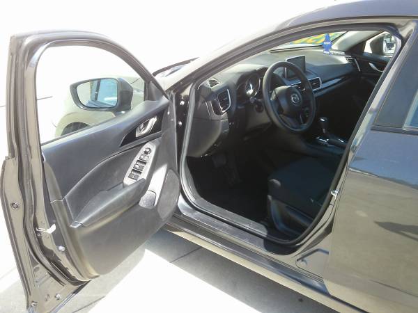 2016 Mazda 3 I Sport-ONLY 9,000 MILES! EXCELLENT CONDITION! for sale in Silvis, IA – photo 10