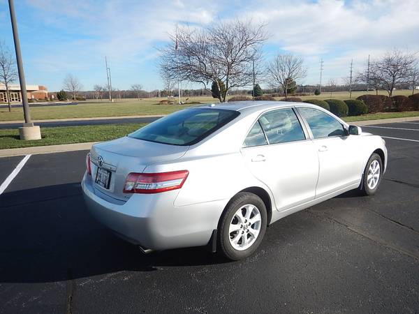 2010 Toyota Camry LE - cars & trucks - by owner - vehicle automotive... for sale in Springfield, IL – photo 2