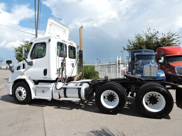 2011 FREIGHTLINER CASCADIA DAYCAB DD13 with for sale in Grand Prairie, TX – photo 12