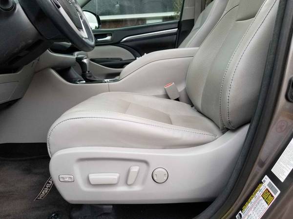 2017 Toyota Highlander LIMITED Platinum, Third Row Seat, Like NEW! -... for sale in Jacksonville, FL – photo 13