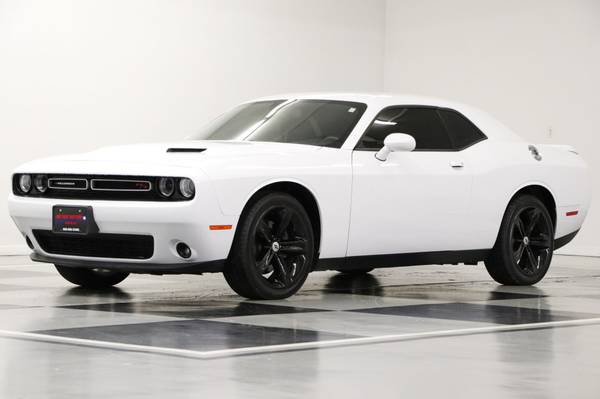 5 7L V8 HEMI - PUSH START White 2018 Dodge Challenger R/T Coupe for sale in Clinton, MO – photo 3