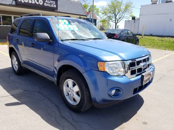 2009 Ford Escape XLT FWD I4 - - by dealer - vehicle for sale in Cedar Rapids, IA – photo 3
