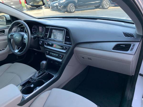 2018 Hyundai Sonata SEL 2 4L Quartz White Pear for sale in Omaha, NE – photo 12