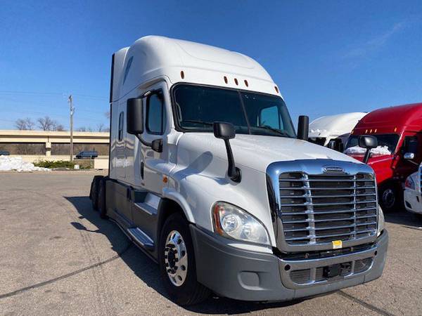 2018 Freightliner Cascadia - - by dealer - vehicle for sale in LAUDERDALE, MN – photo 3