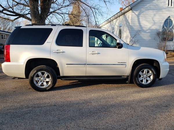2011 GMC Yukon SLT SUV - - by dealer - vehicle for sale in New London, WI – photo 6
