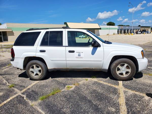 2006 Chevy Trailblazer LS - cars & trucks - by dealer - vehicle... for sale in Fort Atkinson, WI – photo 4