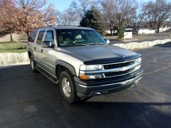 2002 Chevy Suburban 4DR LS 4X4 - super CLEAN - full power - THIRD... for sale in Loves Park, IL – photo 2