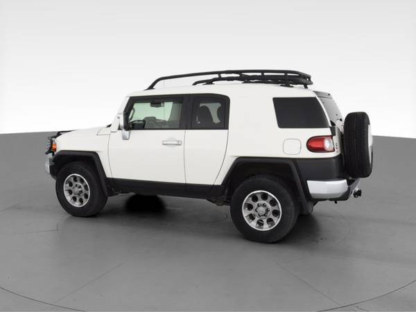 2013 Toyota FJ Cruiser Sport Utility 2D suv White - FINANCE ONLINE -... for sale in Cleveland, OH – photo 6