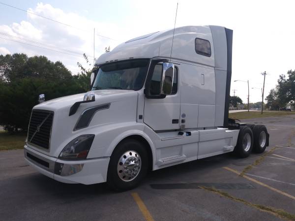 2016 Volvo VNL 670 Semi-Truck for sale in Bowling Green, IN – photo 2