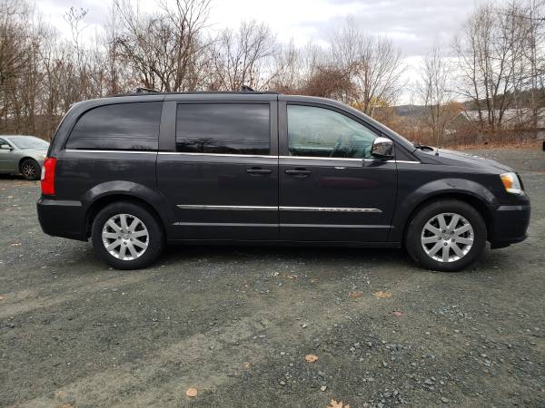 2011Chrysler Town and Country Touring L Florida Vehicle No Rust -... for sale in Wynantskill, NY – photo 4