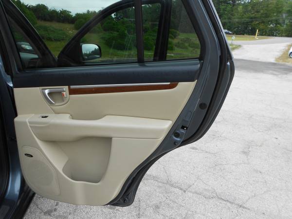 Hyundai Santa Fe SE AWD Leather Sunroof 1 Owner **1 Year Warranty** for sale in hampstead, RI – photo 17