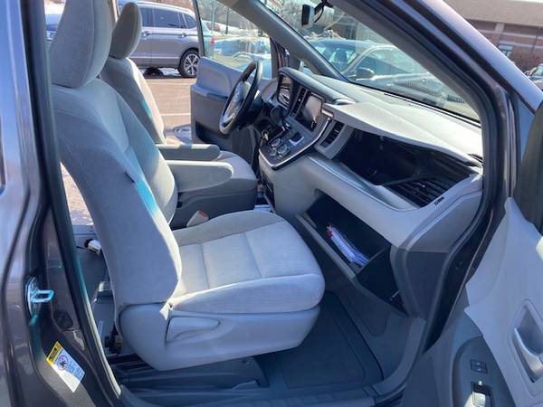 2016 Toyota Sienna LE Mobility van wheelchair handicap accessible for sale in SKOKIE, WI – photo 20