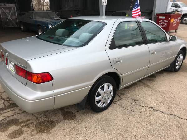 2000 Toyota Camry GREAT ON GAS!! - cars & trucks - by dealer -... for sale in Clinton, IA – photo 5