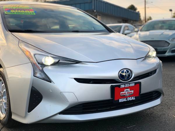 ▪︎☆●☆▪︎2017 Toyota Prius TWO 1-OWNER 49MPG 35K LOW MILES LIKE NEW -... for sale in Lynnwood, WA – photo 6
