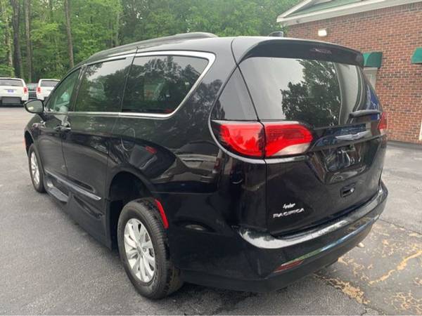 2017 Chrysler Pacifica Touring-L handicap wheelchair side for sale in Dallas, PA – photo 6