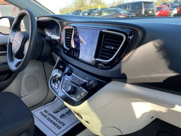 2017 Chrysler Pacifica Touring Minivan 4D - cars & trucks - by... for sale in Grove City, OH – photo 21