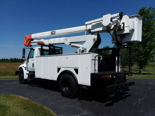 53k Miles 60' Material Handling 2004 International 4300 Bucket Truck for sale in Hampshire, NY – photo 13