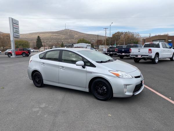 2012 *Toyota* *Prius* *5dr Hatchback Four* - cars & trucks - by... for sale in Wenatchee, WA – photo 10