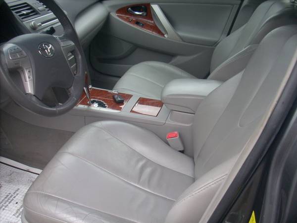 2011 Toyota Camry XLE - - by dealer - vehicle for sale in Eau Claire, WI – photo 8