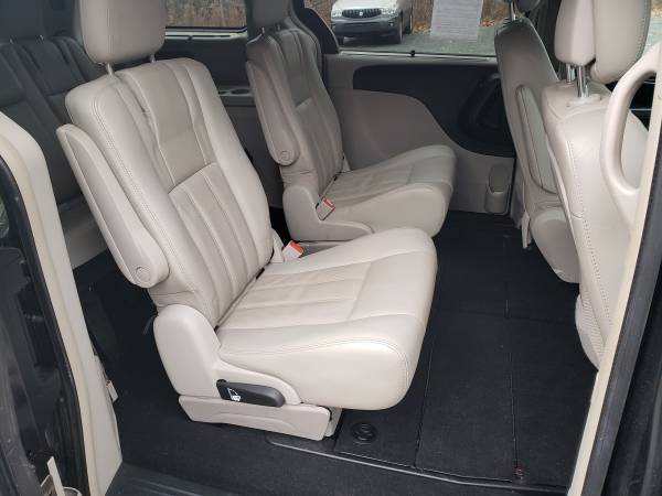 2011Chrysler Town and Country Touring L Florida Vehicle No Rust -... for sale in Wynantskill, NY – photo 13