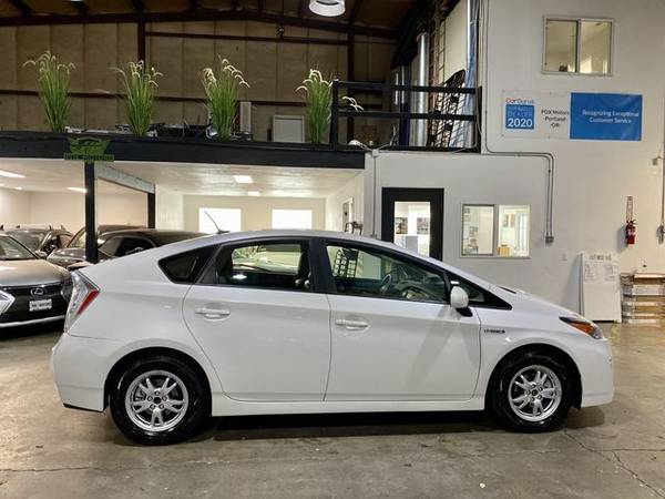 2010 Toyota Prius IV Hatchback 4D FWD/ SERVICED! - cars & trucks -... for sale in Portland, OR – photo 3