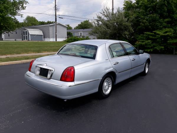 2002 Lincoln Town Car - cars & trucks - by dealer - vehicle... for sale in Bloomington, IN – photo 7