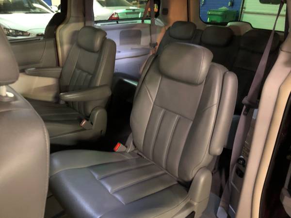 2008 Chrysler town and country - cars & trucks - by dealer - vehicle... for sale in Columbus, OH – photo 11