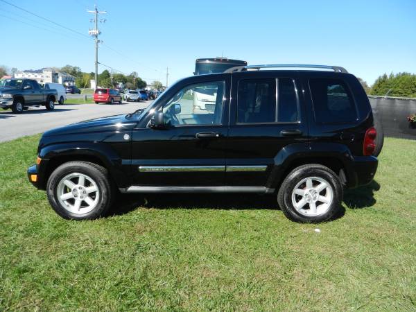 2005 Jeep Liberty Limited, Auto, V6, 4X4, Leather - cars & trucks -... for sale in Georgetown , DE – photo 3