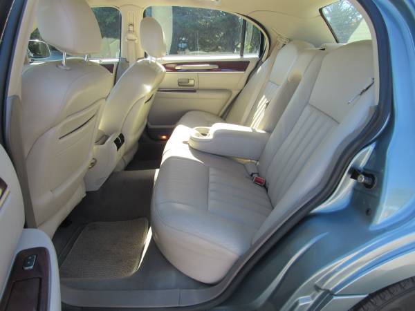 2005 Lincoln Town Car- Call Myca for sale in Rocky Mount, VA – photo 6