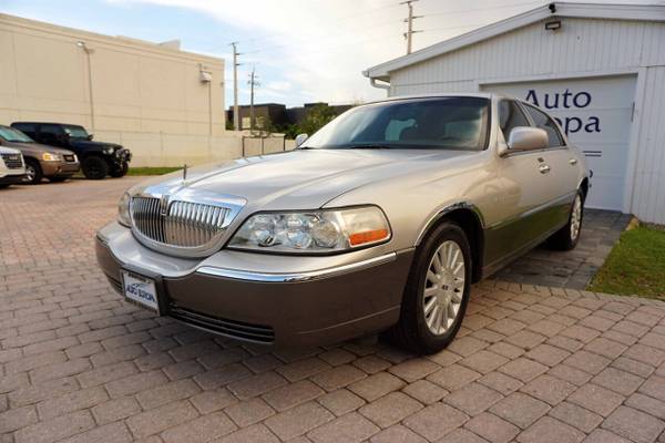 2003 Lincoln Town Car Signature - Low Miles, Immaculate Condition, Lea for sale in Naples, FL – photo 2