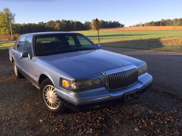 1995 Lincoln Town Car for sale in Connersville, IN – photo 2