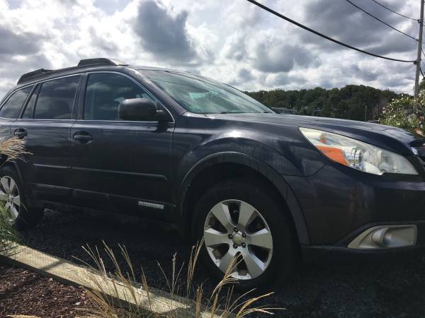 2011 Subaru Outback Limited for sale in Franklin, MA – photo 2