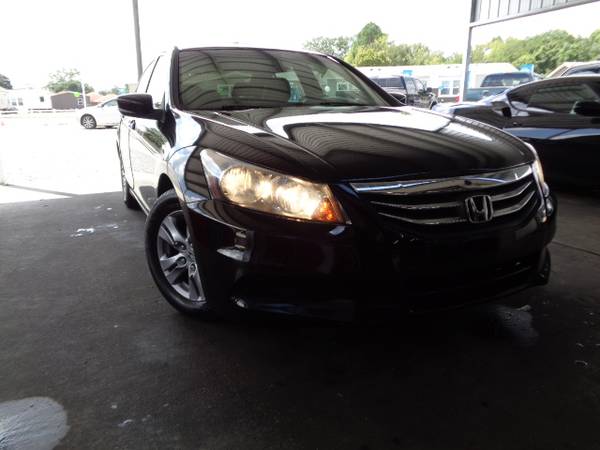 2012 Honda Accord SE - Sunroof - Leather - 79000 Miles - 1 Owner -... for sale in Gonzales, LA – photo 2